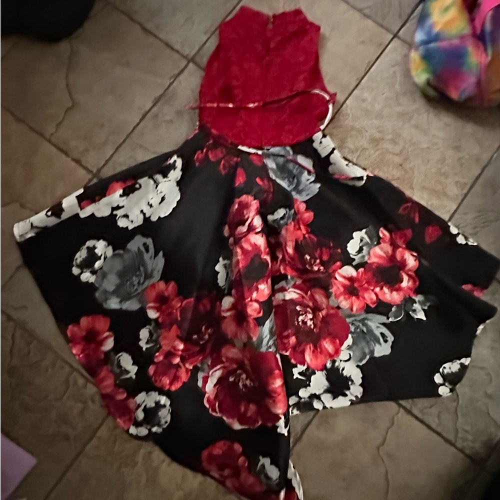 GORGEOUS girls Christmas dress floral skirt red lace top size 8 by Speechless - Picture 6 of 9